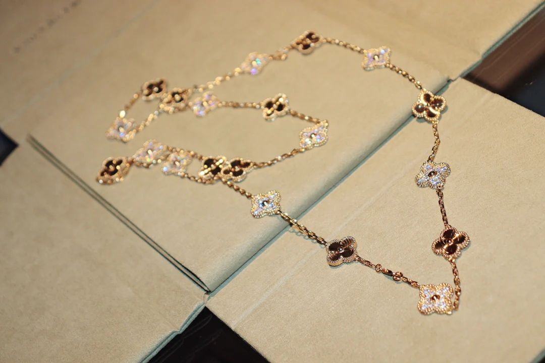 Van Vuitton - Колье 032