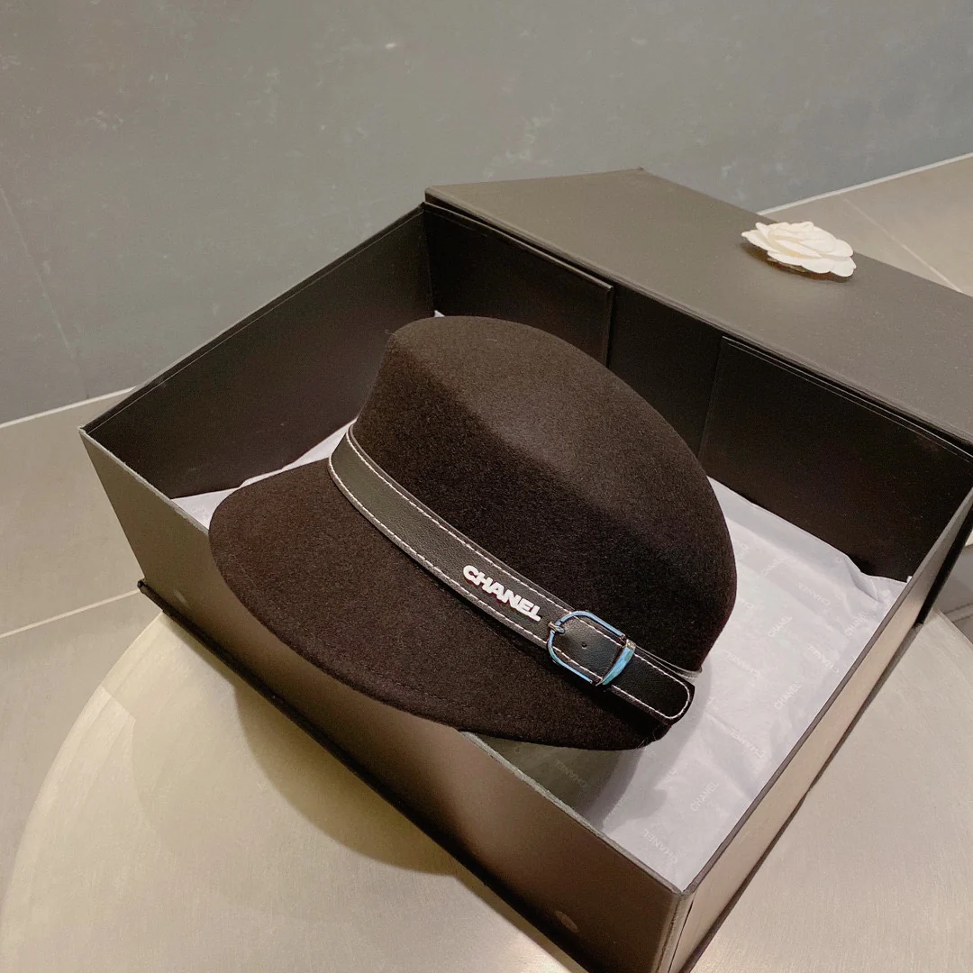 Chanel - Шерстяная кепка-?уточка? - Черная