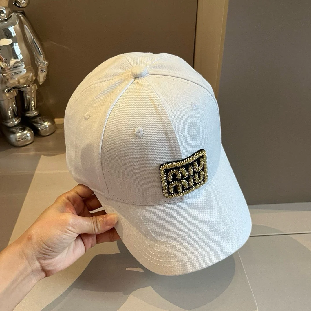 Бейсболка Miu Miu с вышитой надписью - унисекс - белая