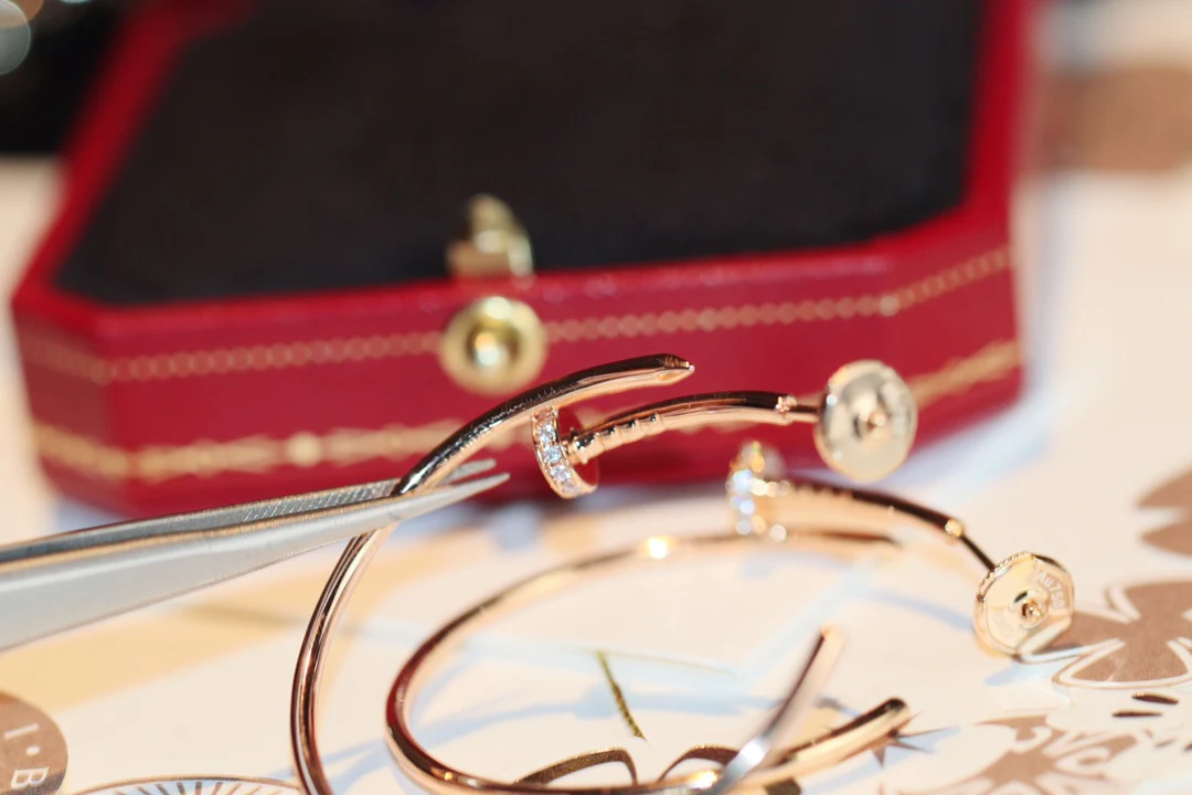 Cartier - Серьги-гвоздики - С половиной бриллианта