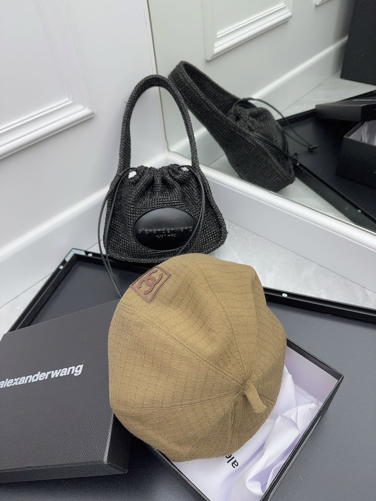 Chanel - Простая и универсальная шляпа художника