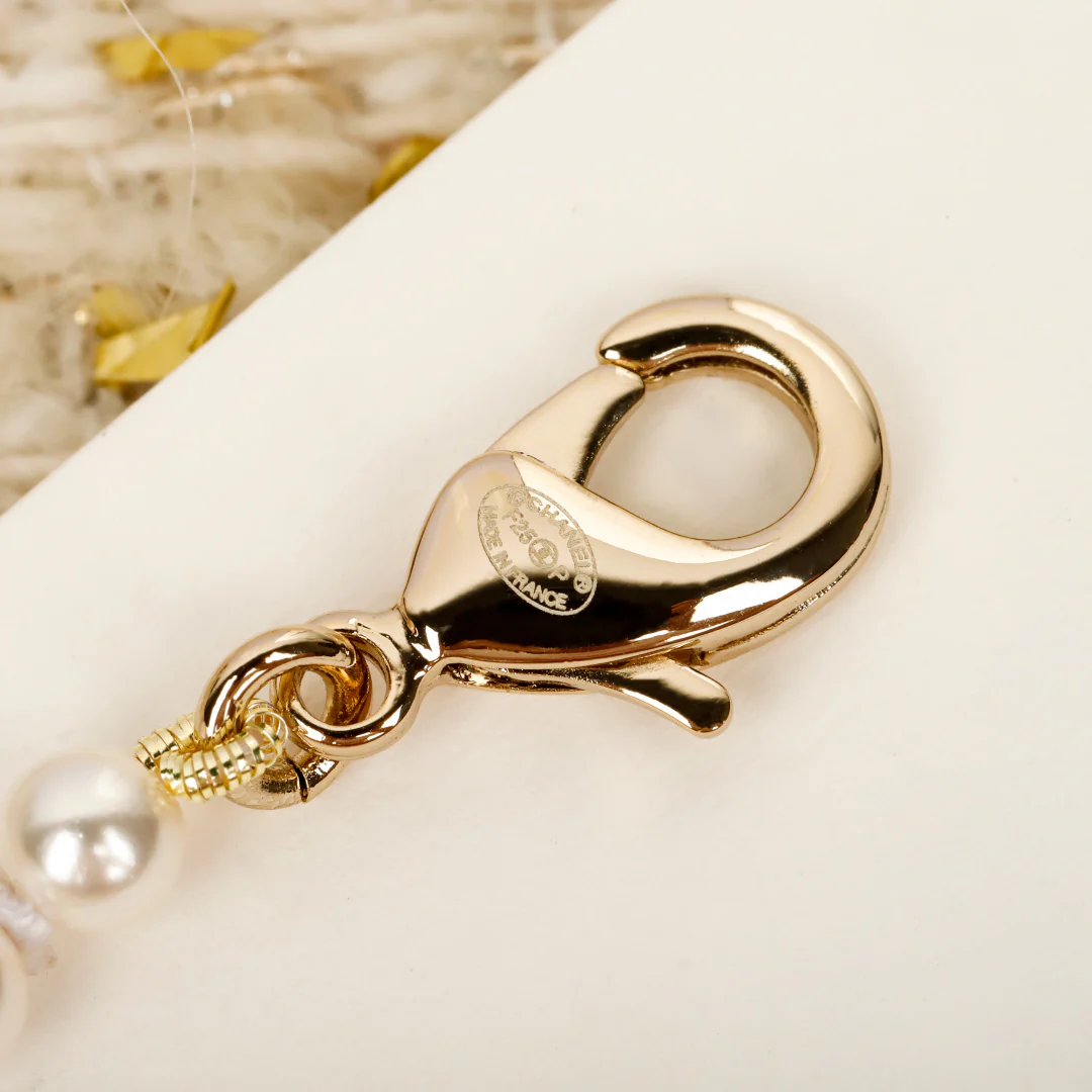 Флакон духов Chanel за 25 пенсов, четырехлистный клевер, жемчужное ожерелье с двойной буквой С - чокер