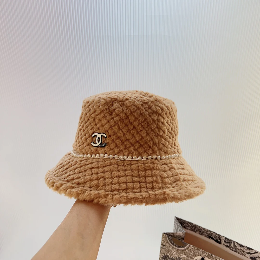 Chanel - Рыбацкая шляпа из флиса с жемчужной отделкой