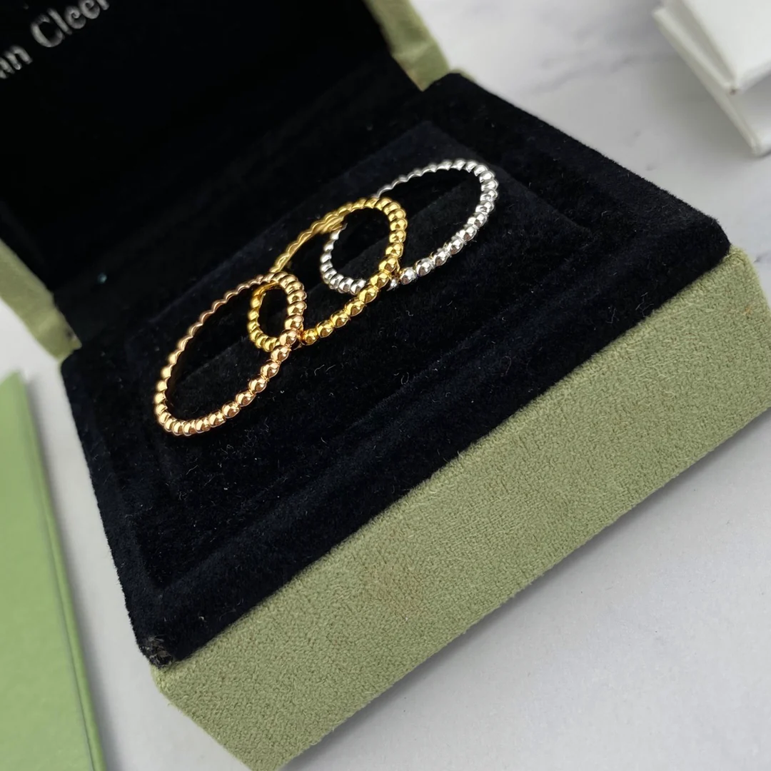 Кольцо VCA с бусинами