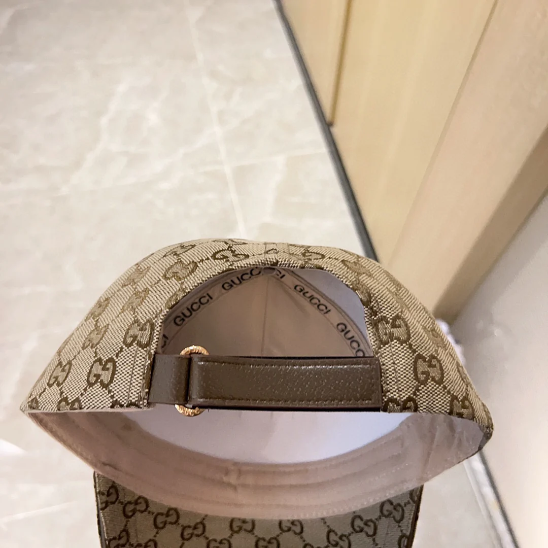 Новинка сезона весна/лето 2023 от Gucci - бейсболка с монограммой - кофейно-коричневый - 1