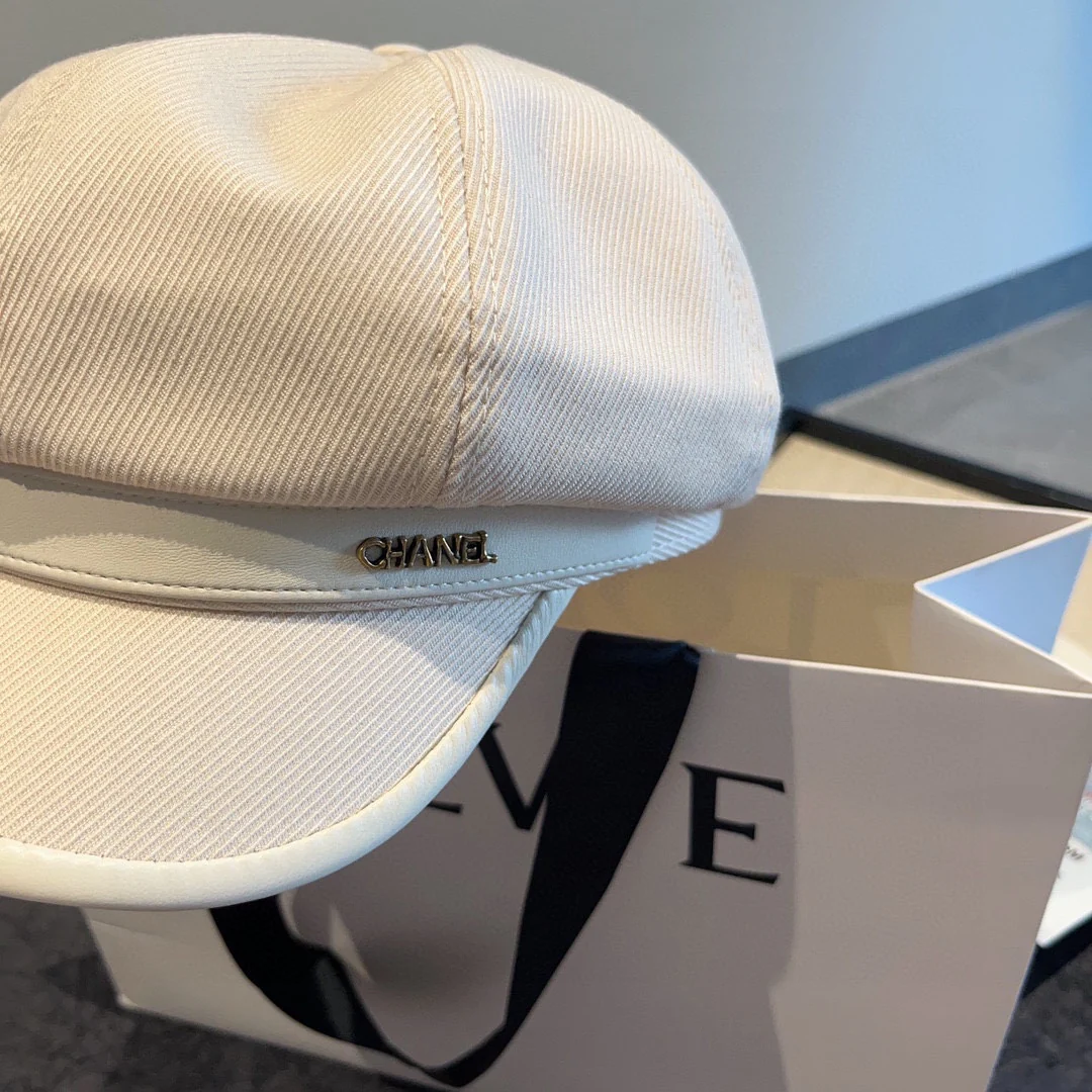 Новая простая шляпа художника Chanel осень/зима - белая