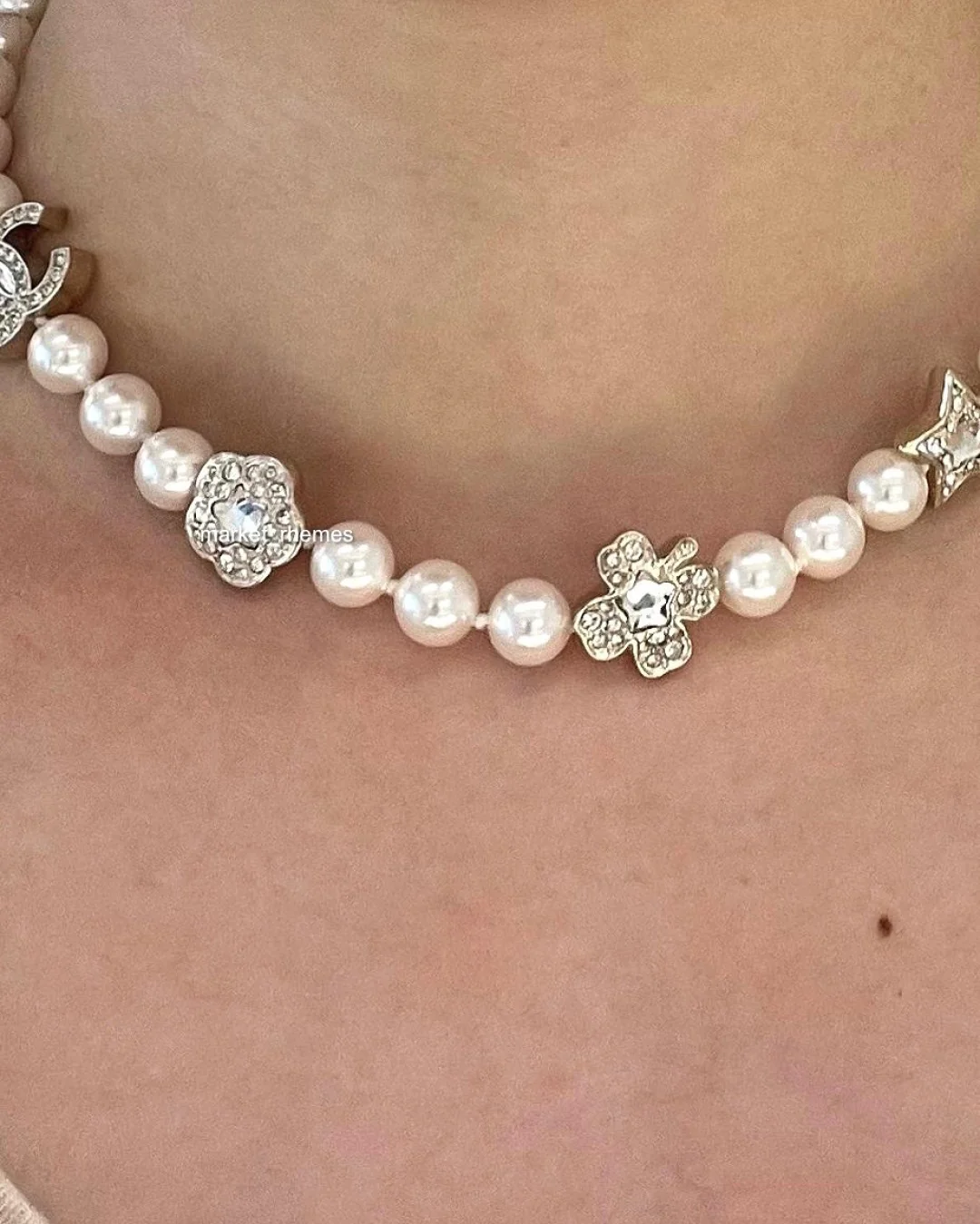 Флакон духов Chanel за 25 пенсов, четырехлистный клевер, жемчужное ожерелье с двойной буквой С - чокер