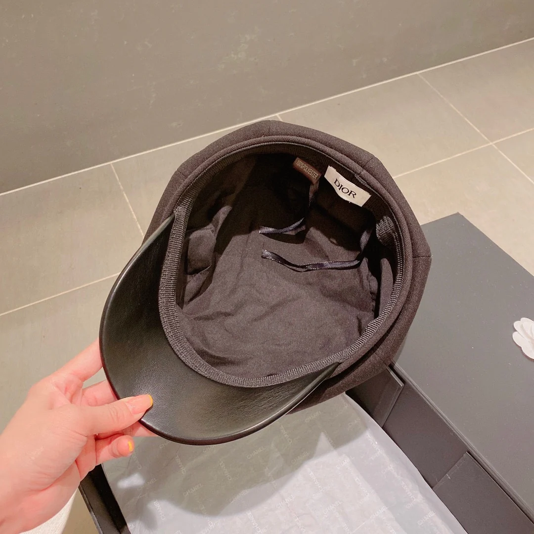 Chanel - Шерстяная военная кепка с клювом-?уточкой? - Черная