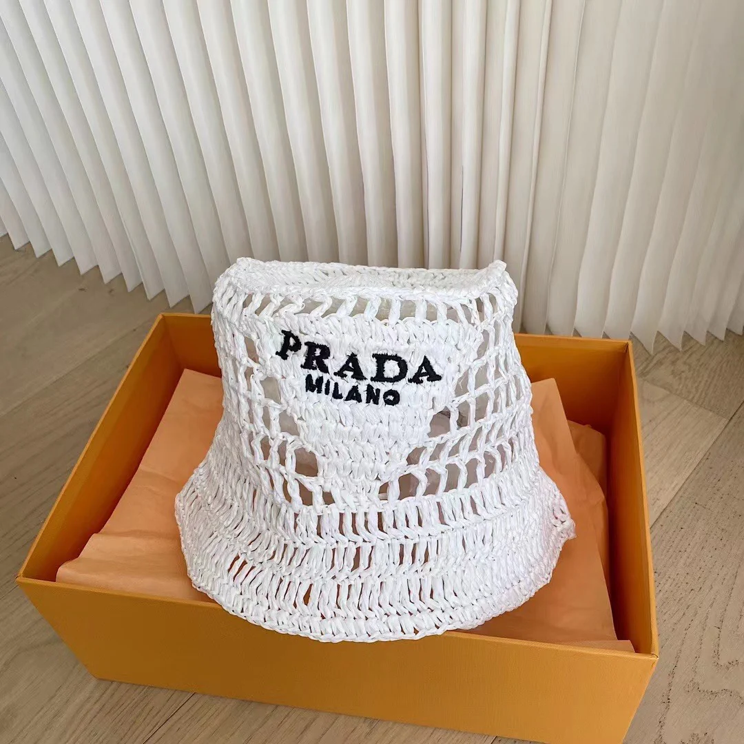 Новинка сезона весна/лето 2023 от Prada - Плетеная ажурная рыбацкая шляпа - Белая