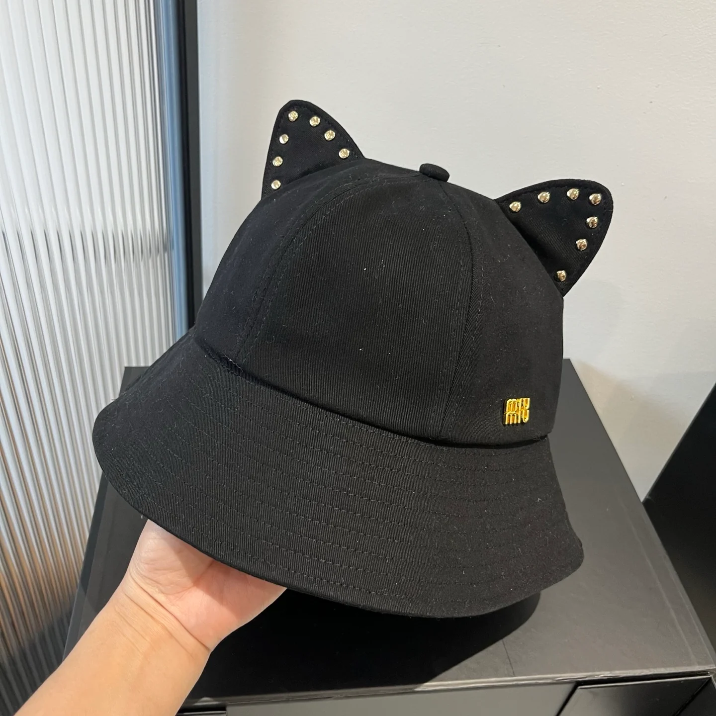 Рыбацкая шляпа Miu Miu с кошачьими ушками - черная