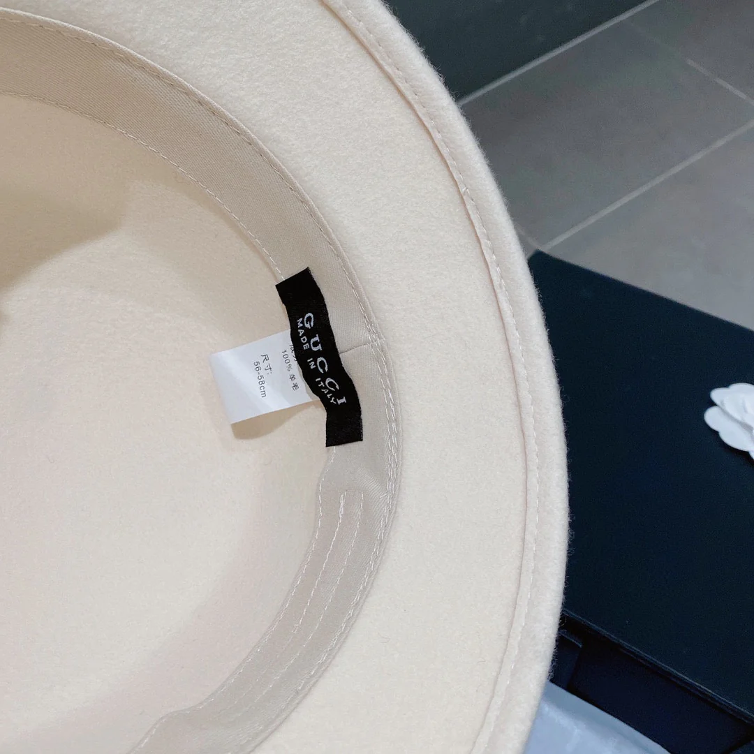 Шерстяная шапка Gucci - белая