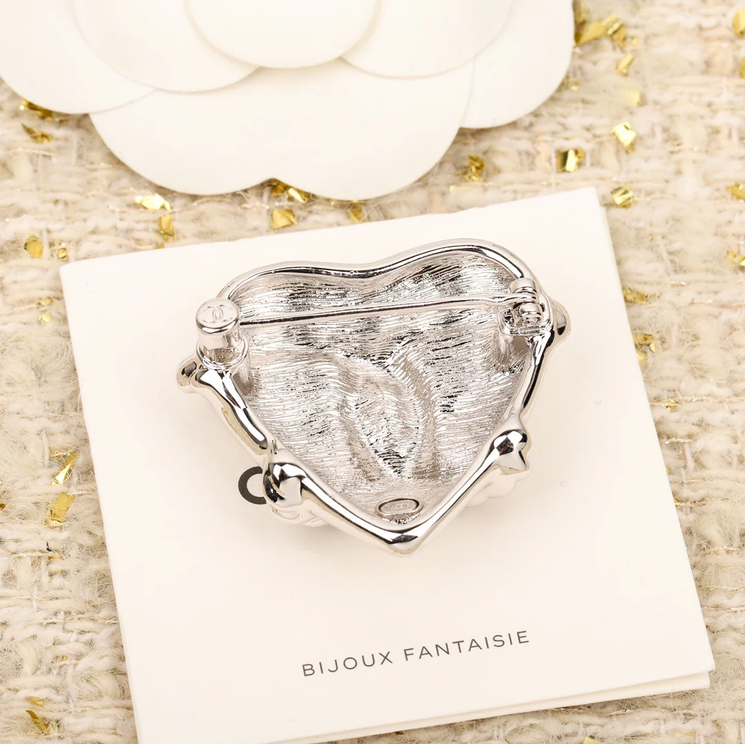 Брошь Chanel 159