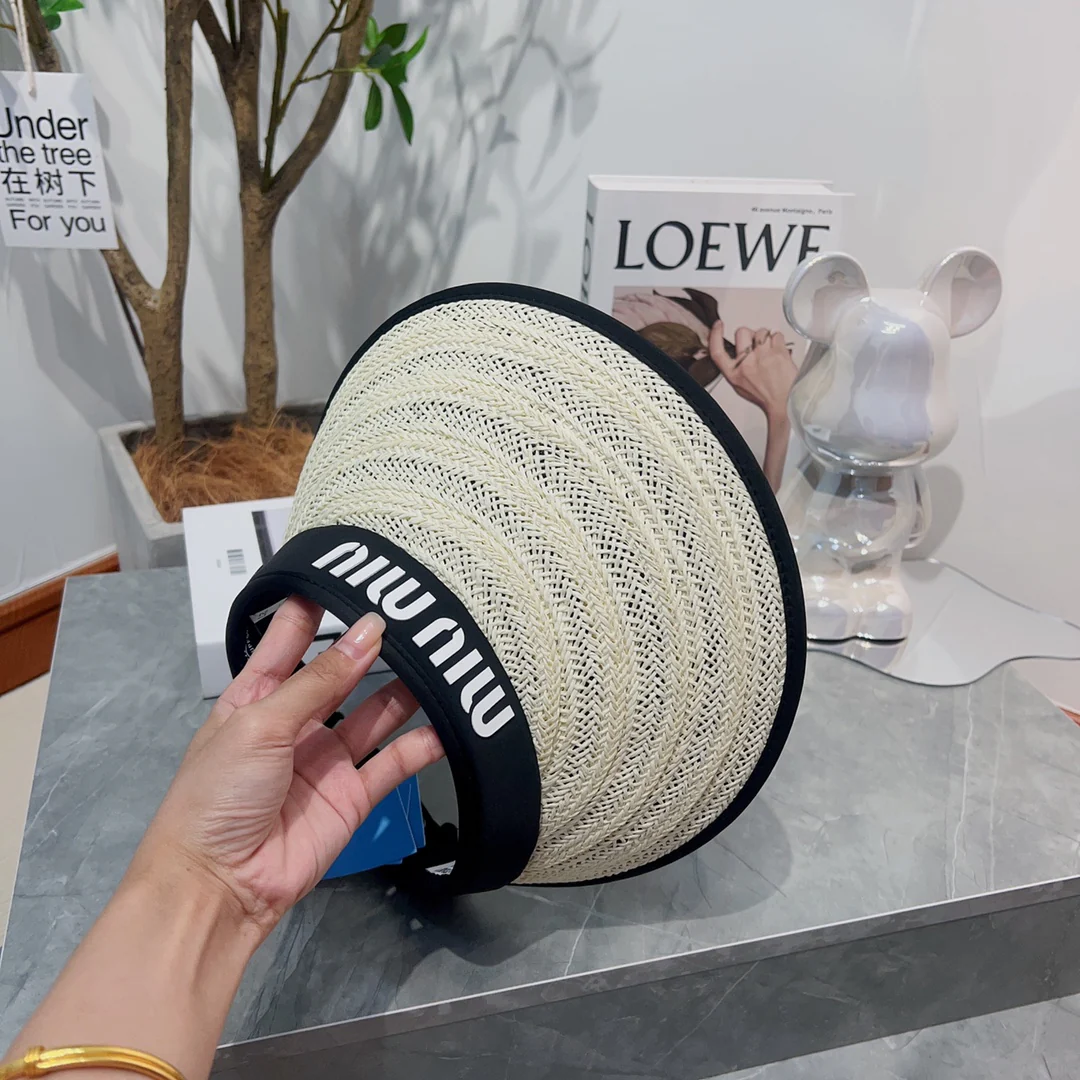 Новинка лета 2023 от Miu Miu - Соломенная шляпа-козырек - Солнцезащитная шляпа - Белая