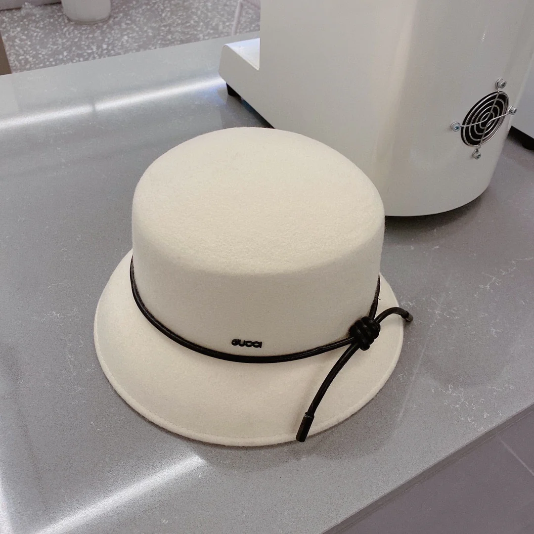 Шерстяная шапка Gucci - белая