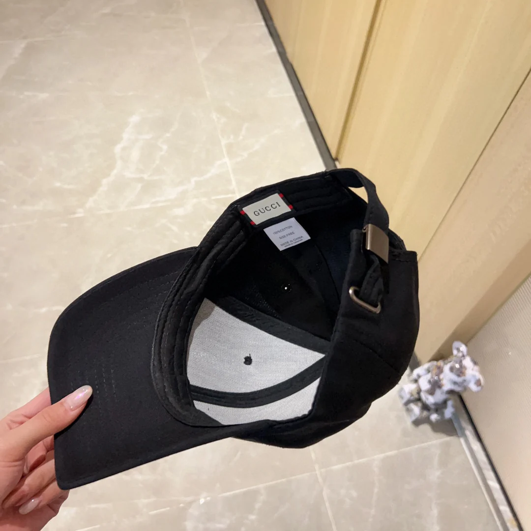 Новая бейсболка Gucci 2023 года, простая красная, с двойной буквой G, черная.