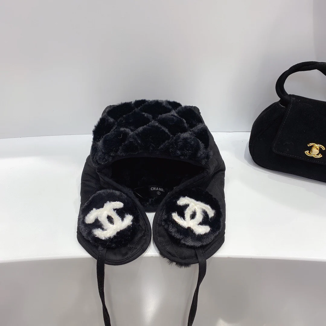 Chanel - Шляпа-?разрушитель ушей? - Черная