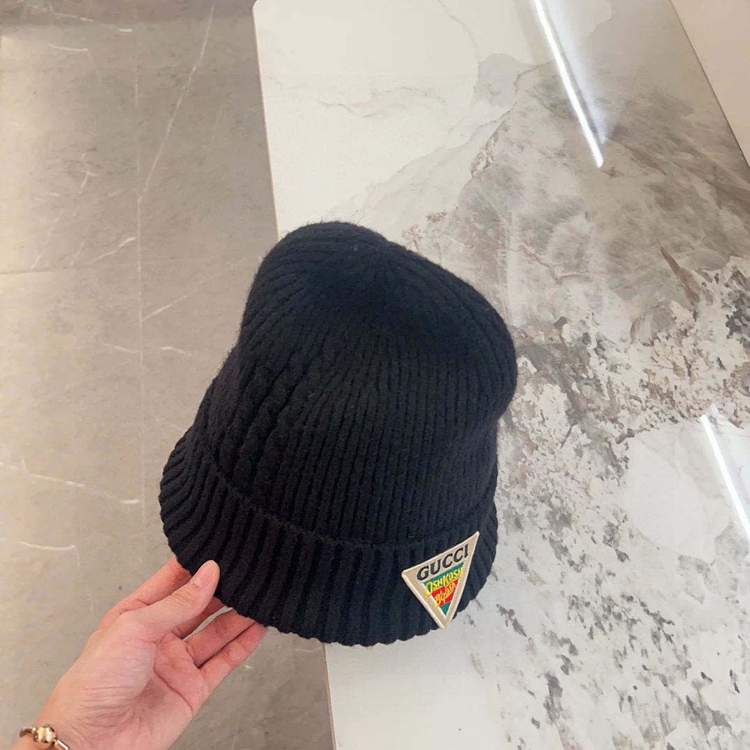 Вязаная шапка Gucci Classic Label - черная