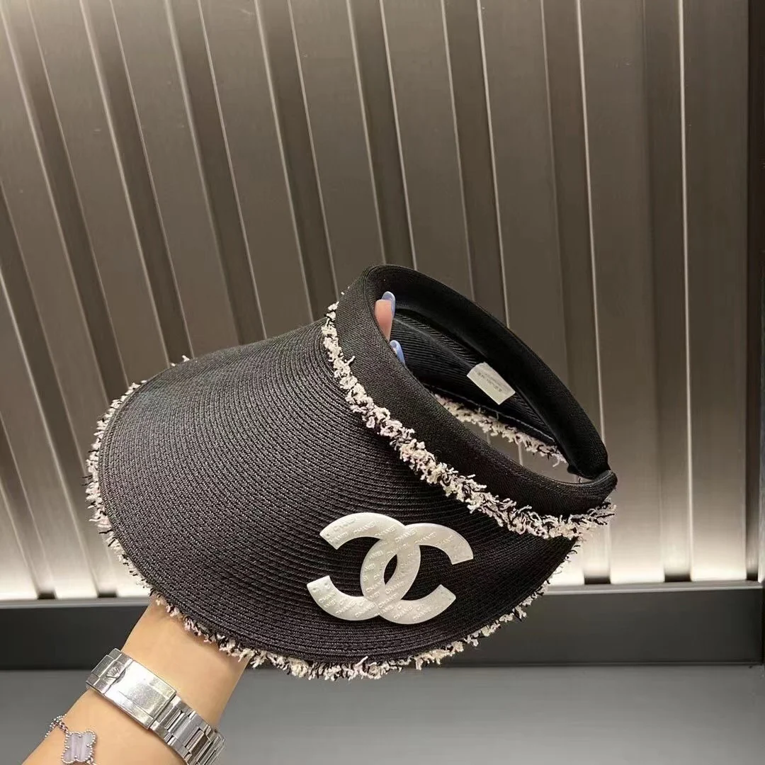 Солнцезащитная шляпа Chanel с открытым верхом