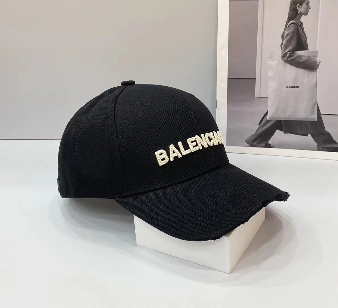 Balenciaga - Бейсболка с матовой поверхностью