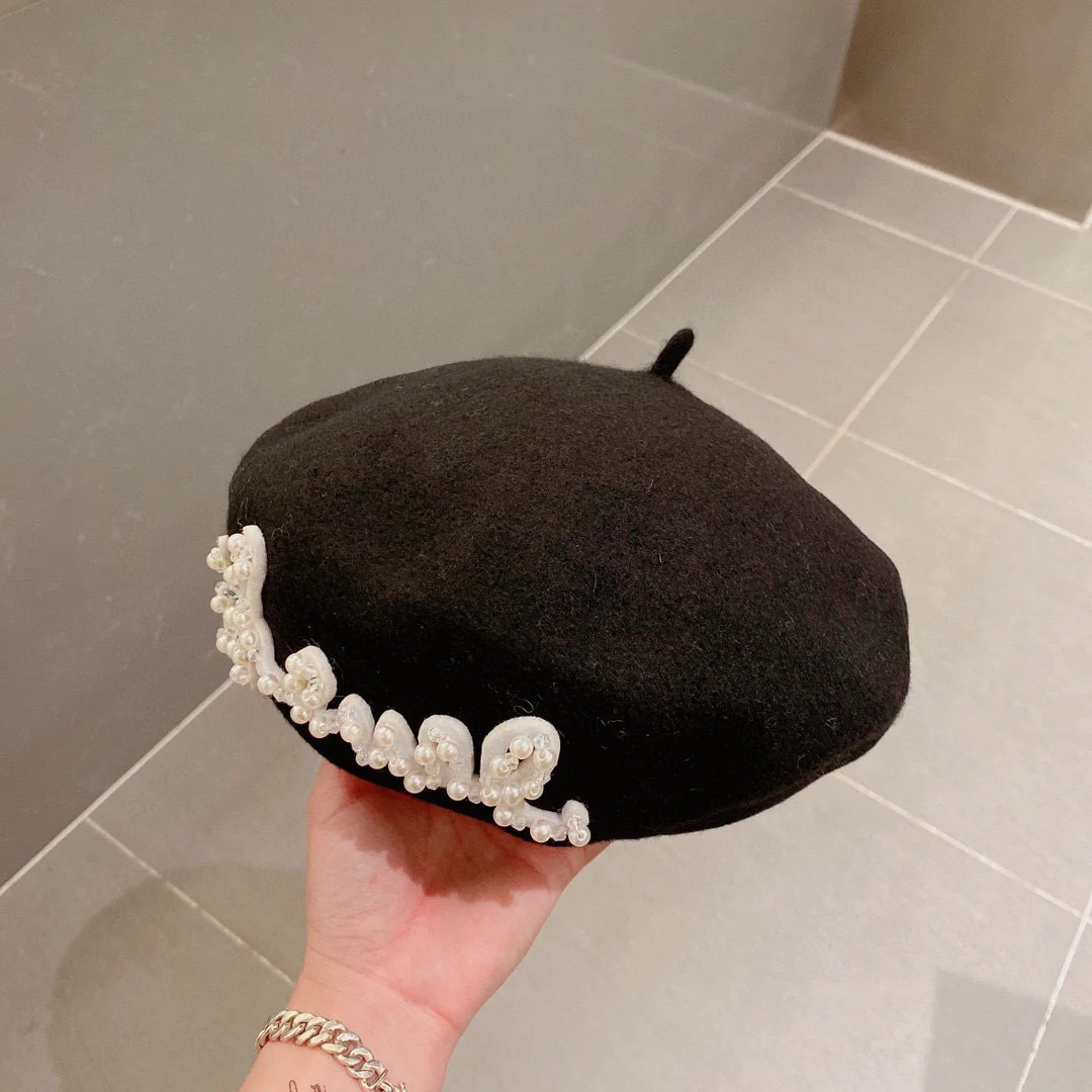 Chanel - Берет из вышитой жемчужной шерсти - Черный