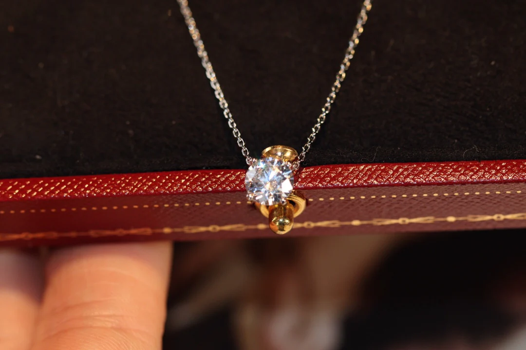 Cartier - Колье с бриллиантом в один карат