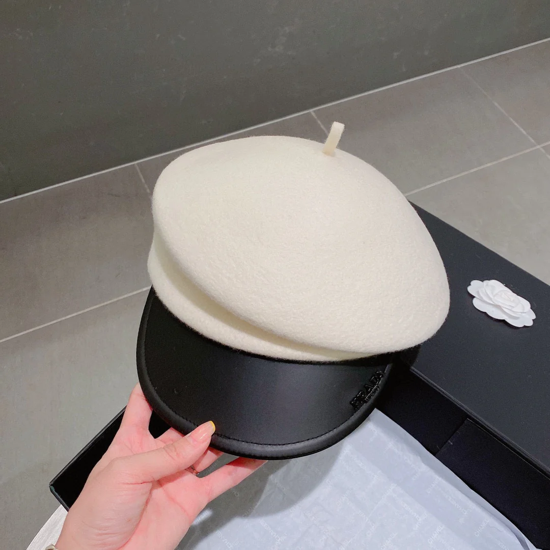 Prada - Шерстяная военная кепка с плоским верхом - Белая