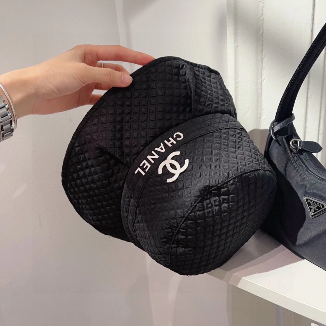 Chanel - Рыбацкая шляпа с плиссированной тканью - Черная