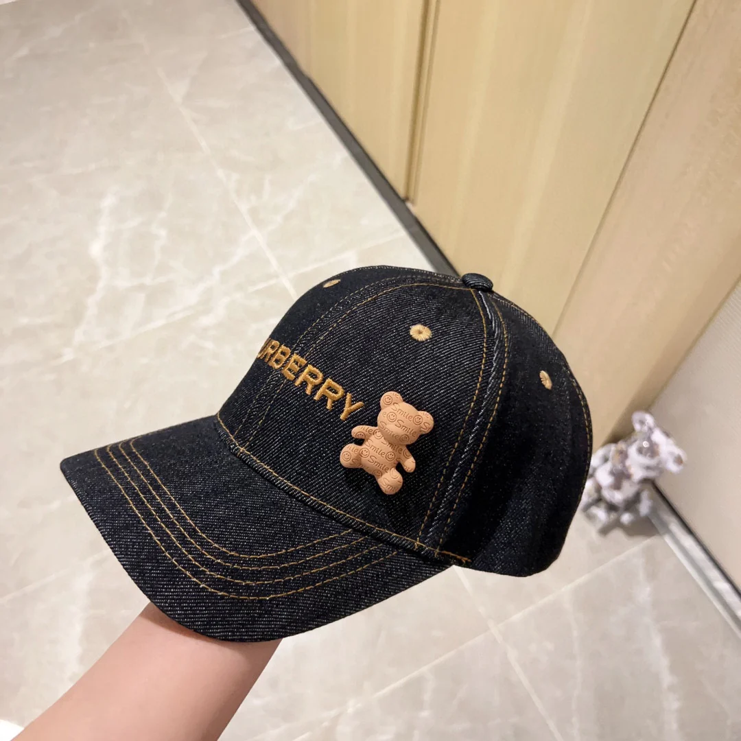Новая бейсболка Burberry 2023 с вышитым медведем