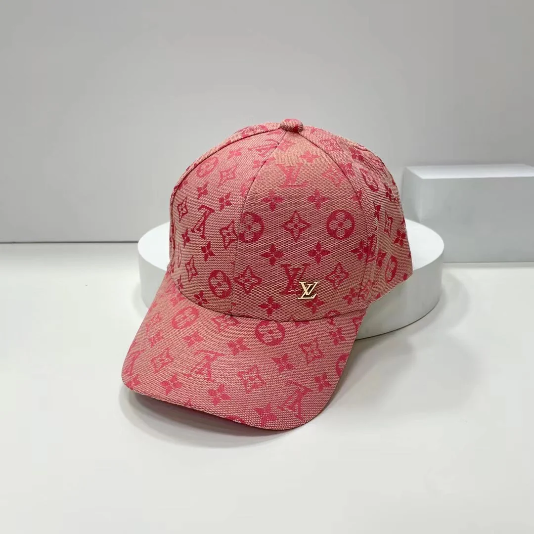 Бейсболка LV