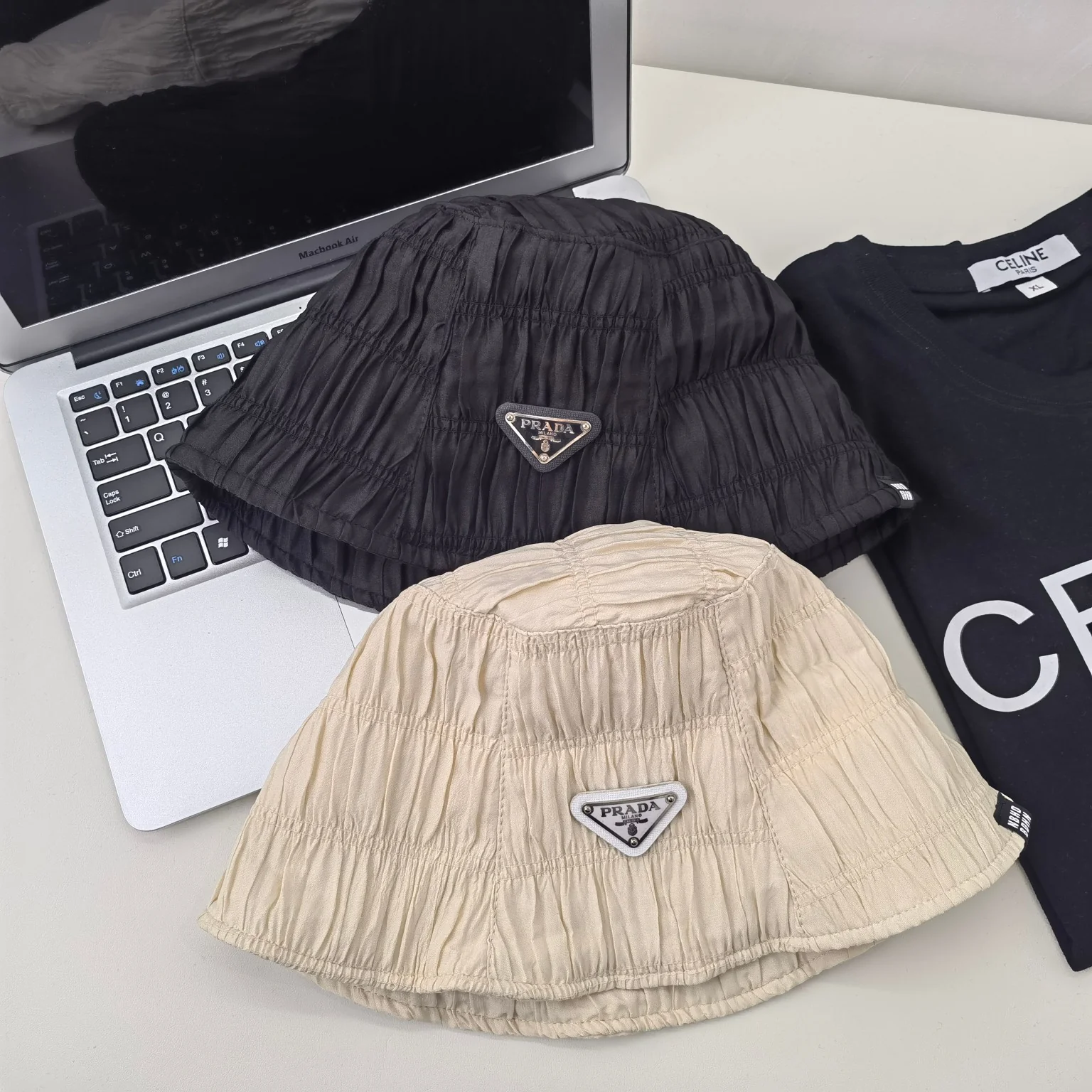 Prada - Новинка начала осени 2023 года - Простая панама со складками