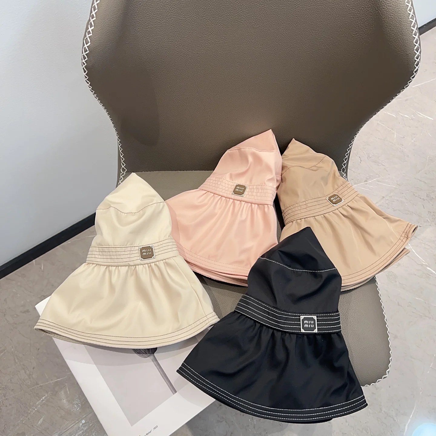 Солнцезащитная шляпа Miu Miu - розовая