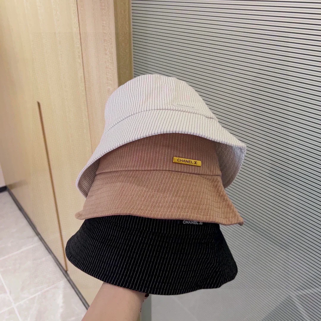 Новинка сезона весна/лето 2023 от Chanel - Полосатая рыбацкая шляпа - Черная