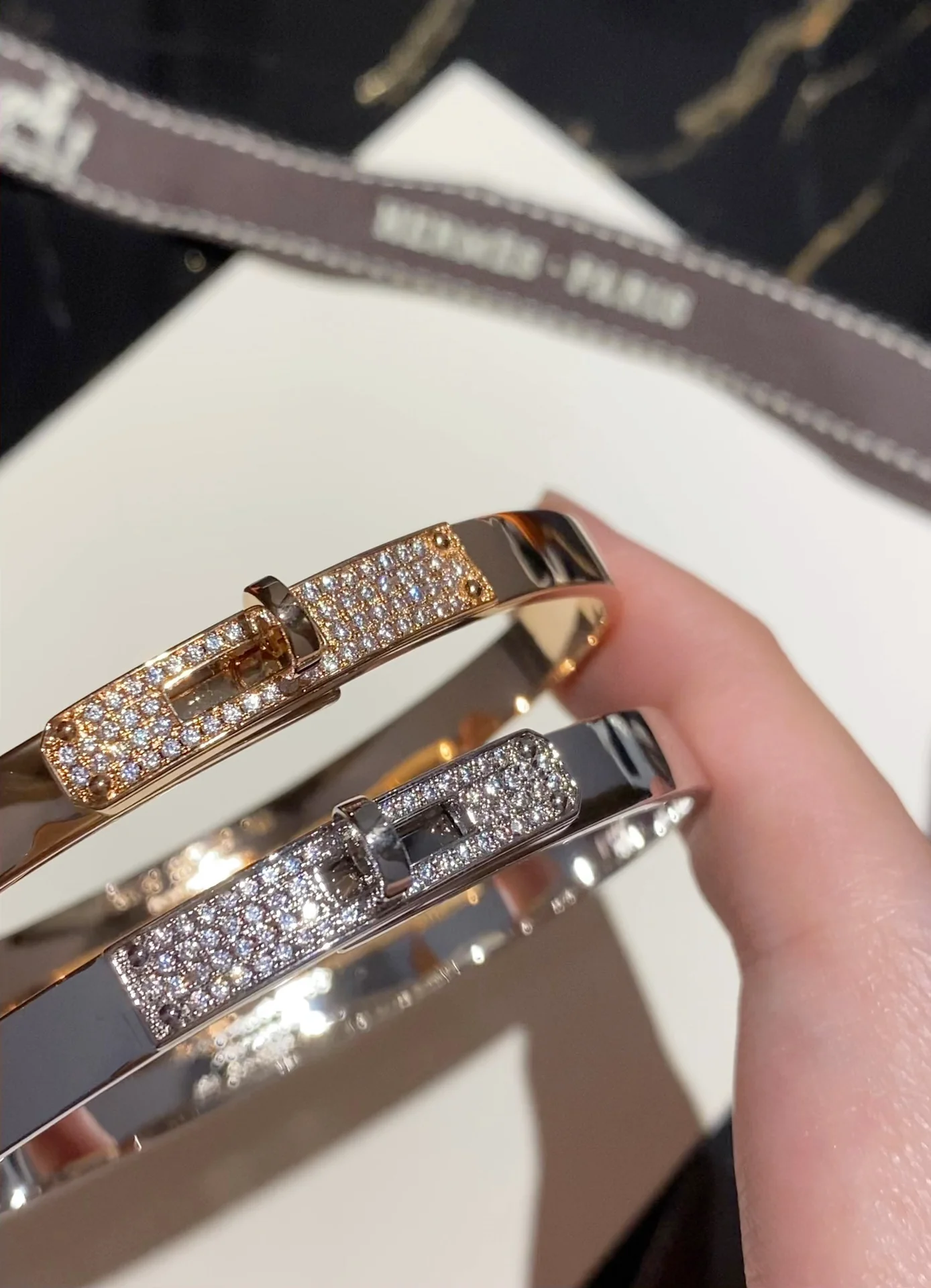 Браслеты, браслеты-кольца и цепочки Hermes - изображение из коллекции