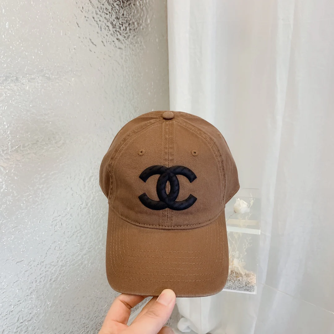 Бейсболка Chanel из осенне-зимней коллекции - 1