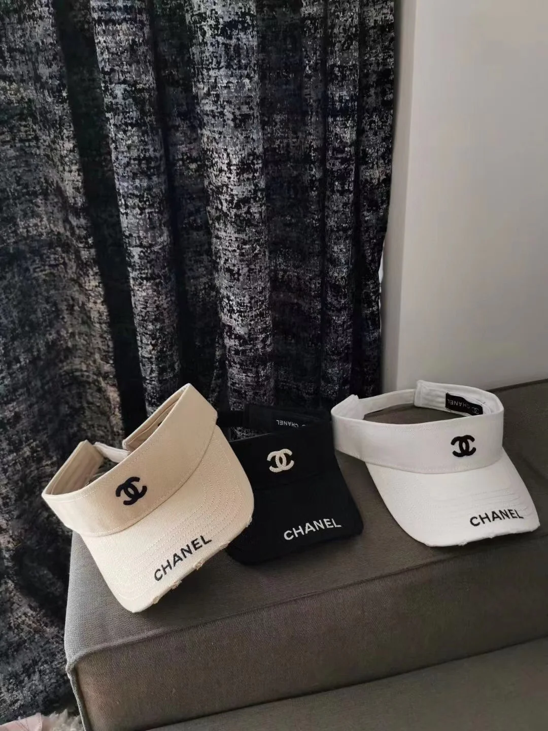 Солнцезащитная шляпа Chanel с открытым верхом - 4