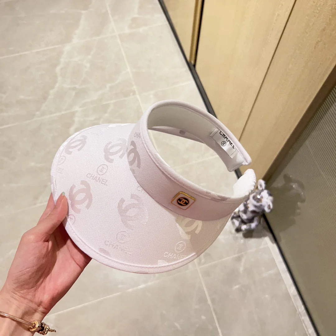 Новинка Chanel весна/лето 2023 - Открытый жилет - Солнцезащитная шляпа - Белый