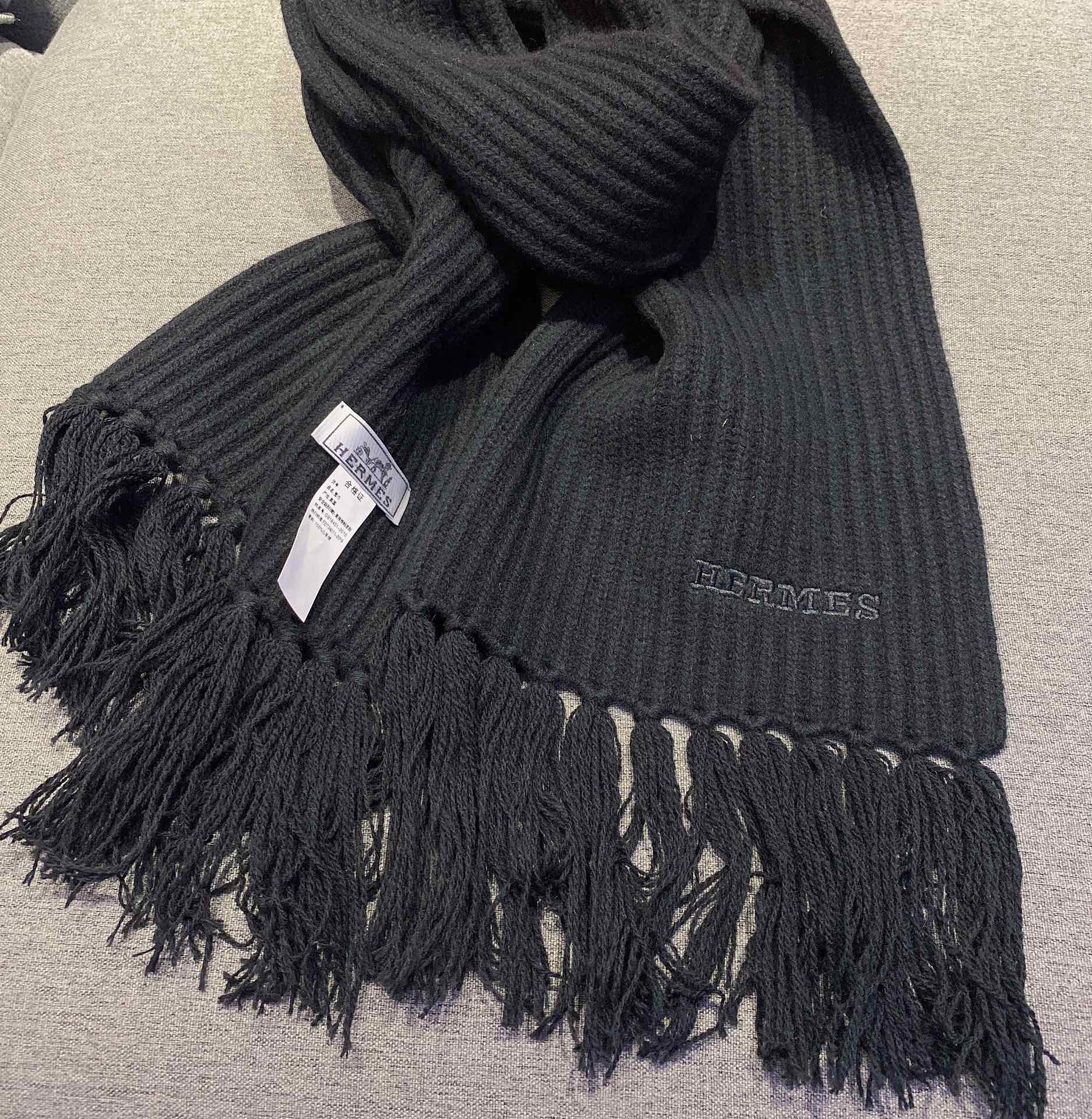 Вязаный кашемировый комплект Hermes с шапкой-бини - черный