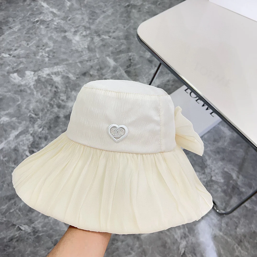 Новая элегантная шелковая шляпа от солнца Chanel 2024 с бантом - белая.