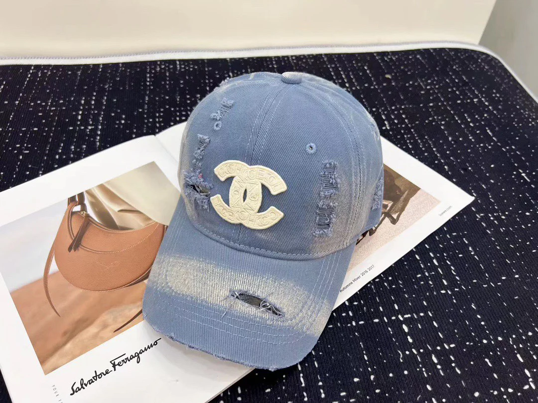 Chanel - рваная бейсболка в стиле ретро