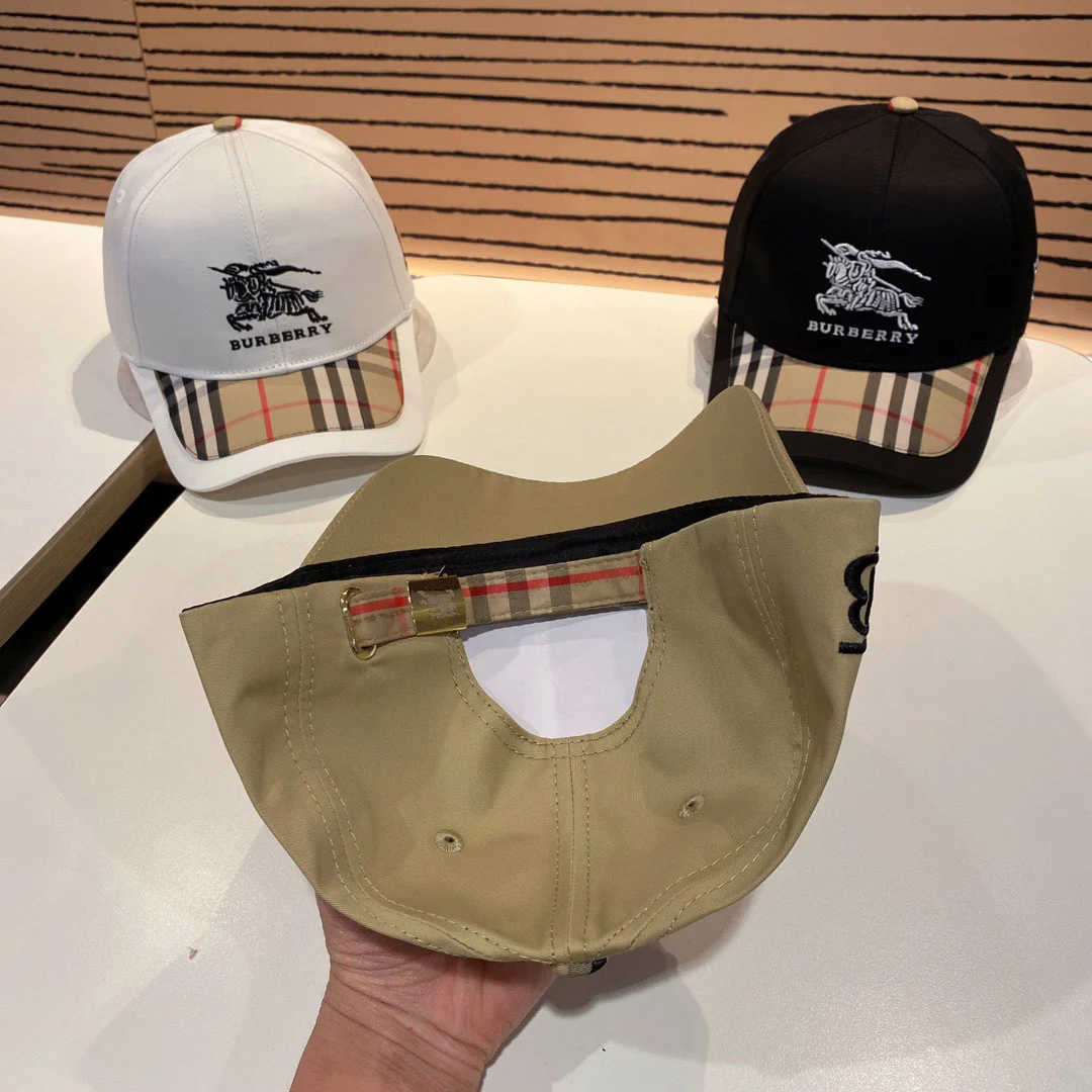 Бейсболка Burberry в клетку - 1