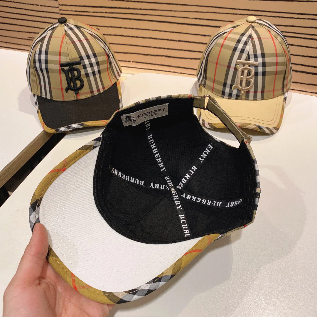 Весенне-летняя клетчатая бейсболка Burberry - белая