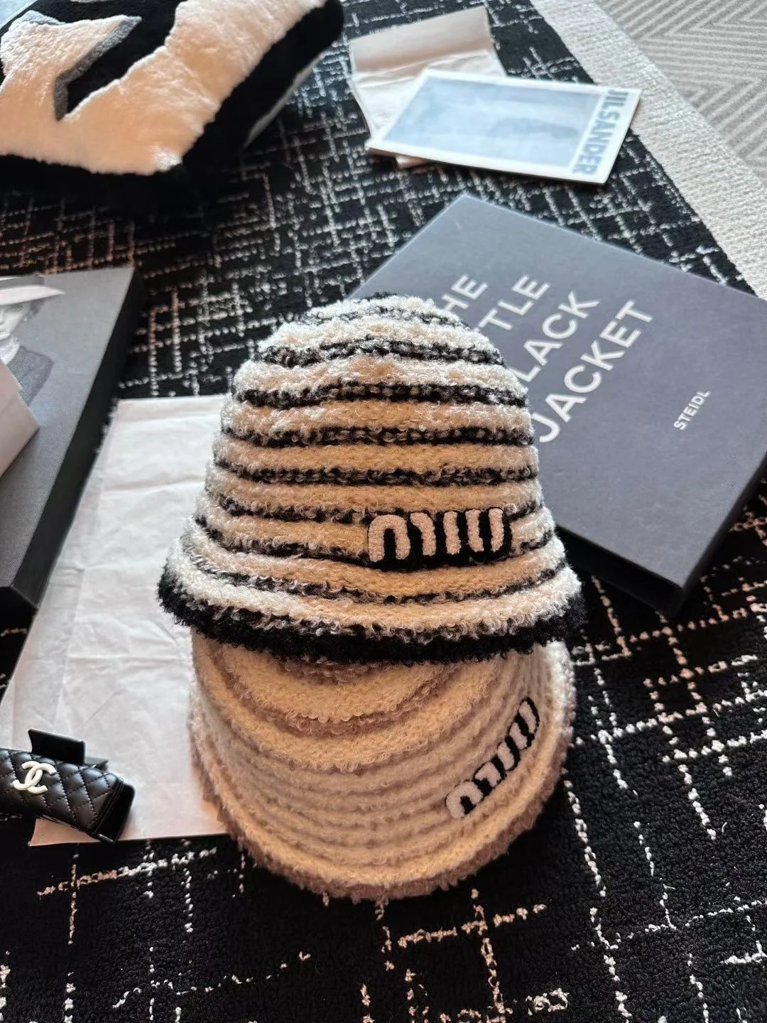 Miu Miu - Полосатая вязаная шапка с мехом, осенне-зимний сезон