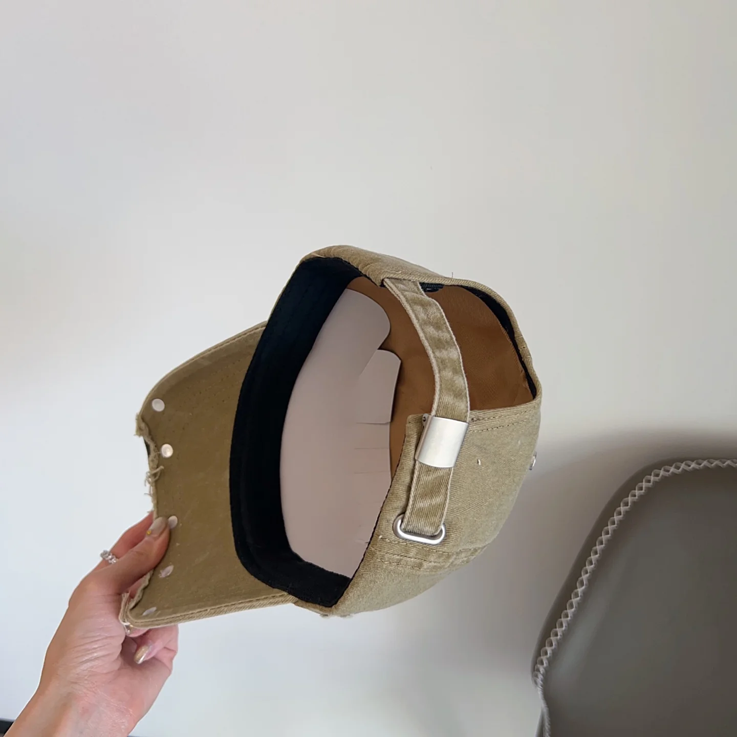 Бейсболка Celine 2025 New Studded Rivet Brushed Baseball Cap - оливково-зеленая