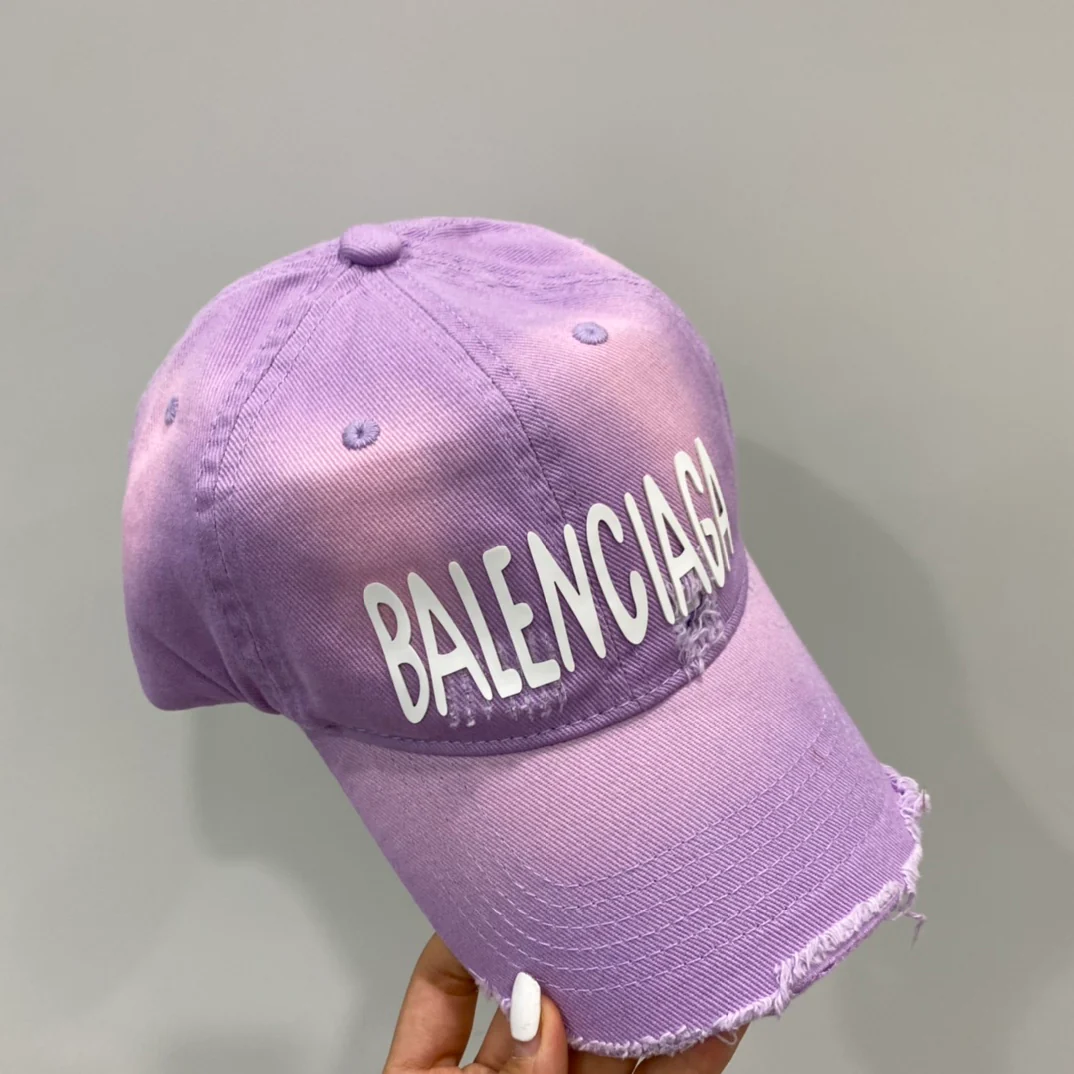 Бейсболка Balenciaga с 3D-градиентом