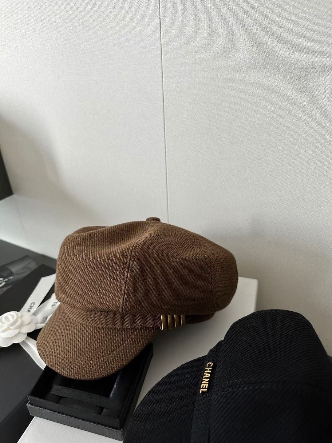 Chanel - Ретро-шик кепка-газетчбокс для начала осени