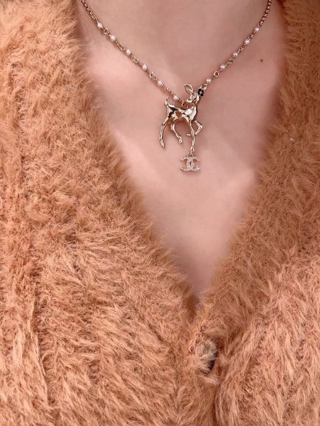 Chanel - 25 пенсов, жемчужное ожерелье 