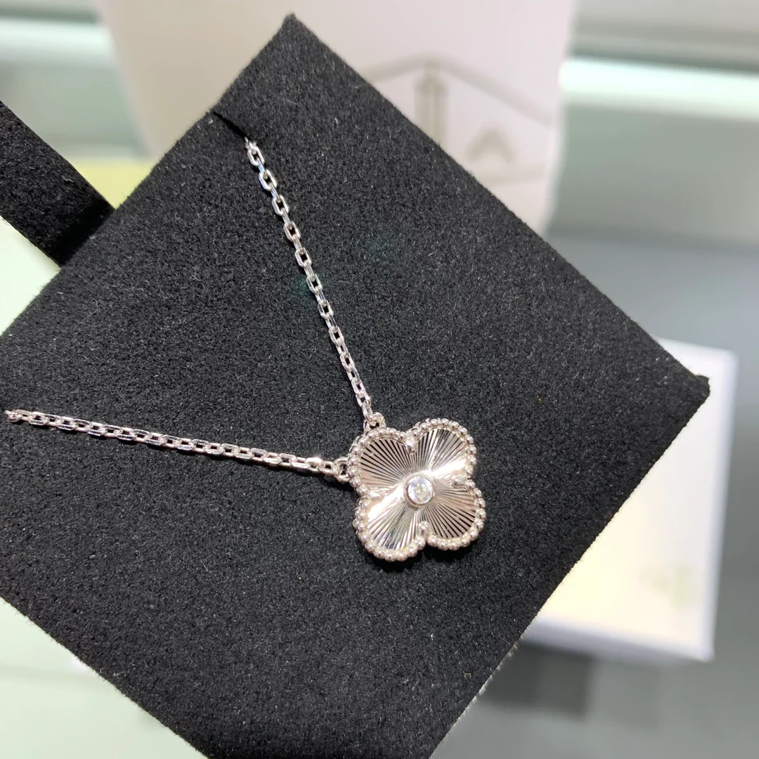 Van Vek - Колье 072