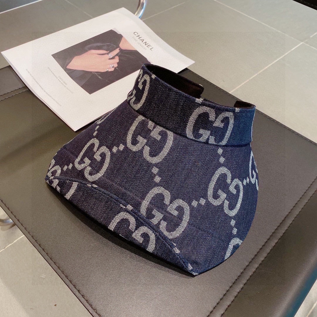 Новинки коллекции Gucci Весна/Лето 2023 - Кепка из канваса с монограммой и узкими полями - Козырек - Синий