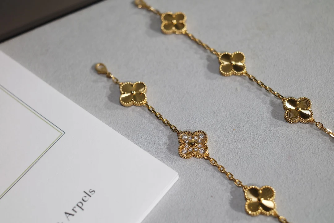 Браслет VCA - изображение из коллекции