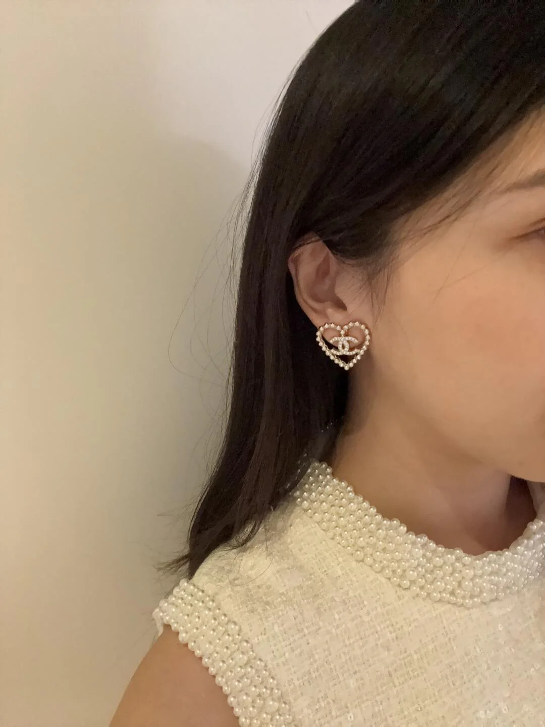 Chanel - Серьги в форме сердца с ажурным узором 